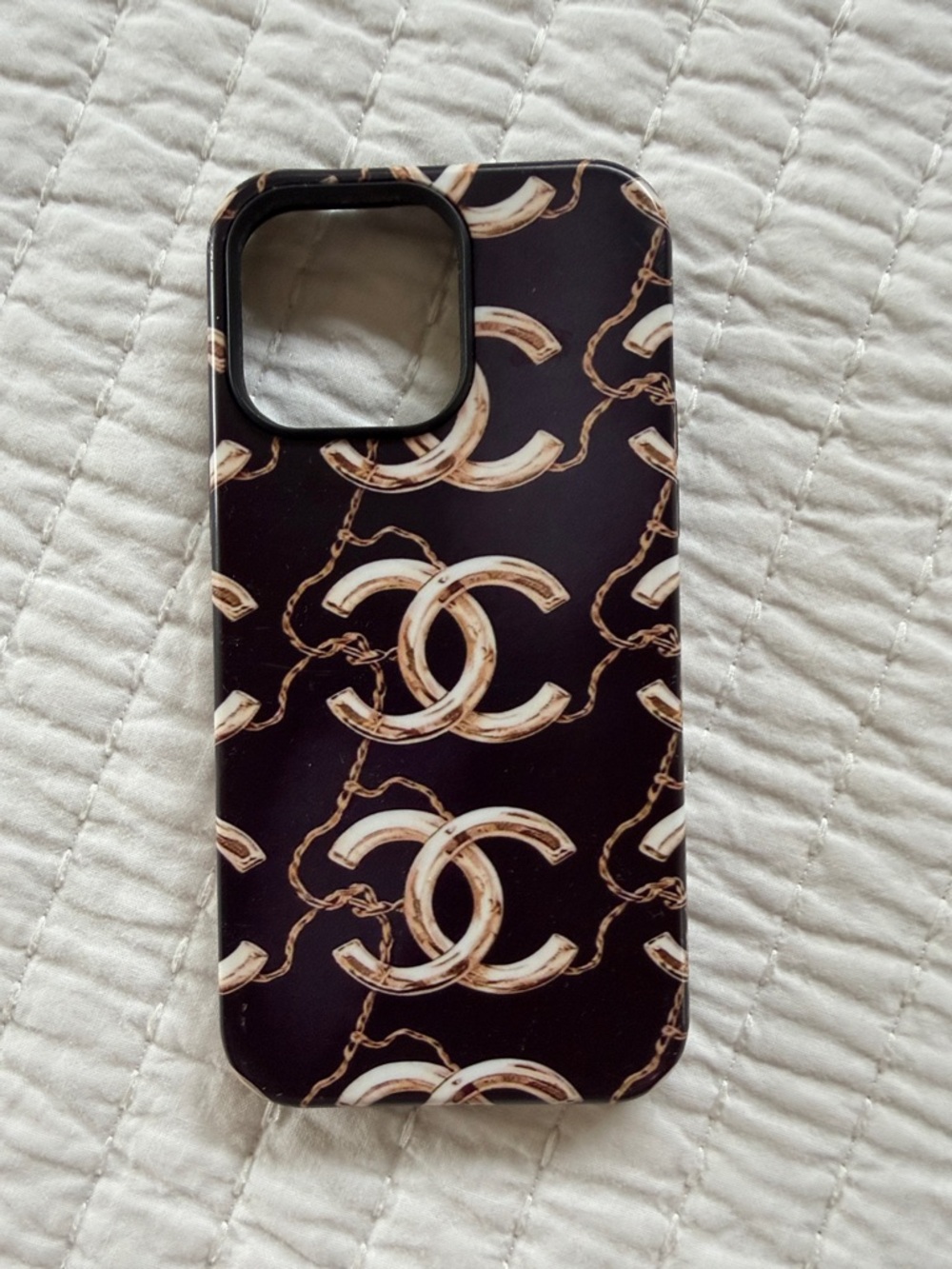 Black Phone Case with Gold Chain Pattern 14 Pro Max